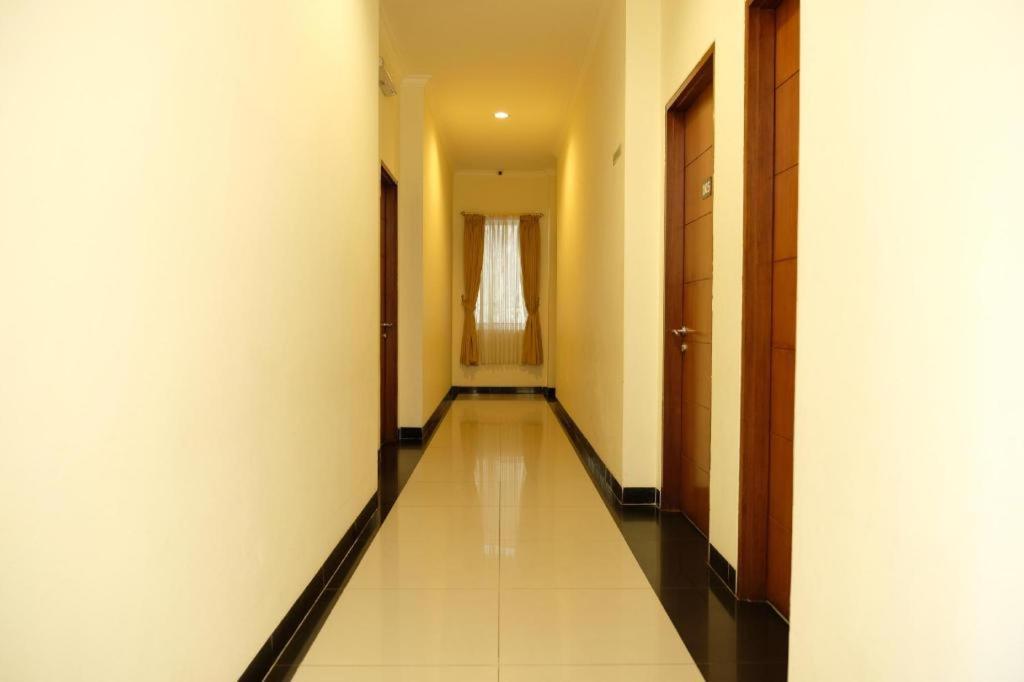 Oyo 1616 Hotel Central City 2 Tanjung Pandan Exterior foto