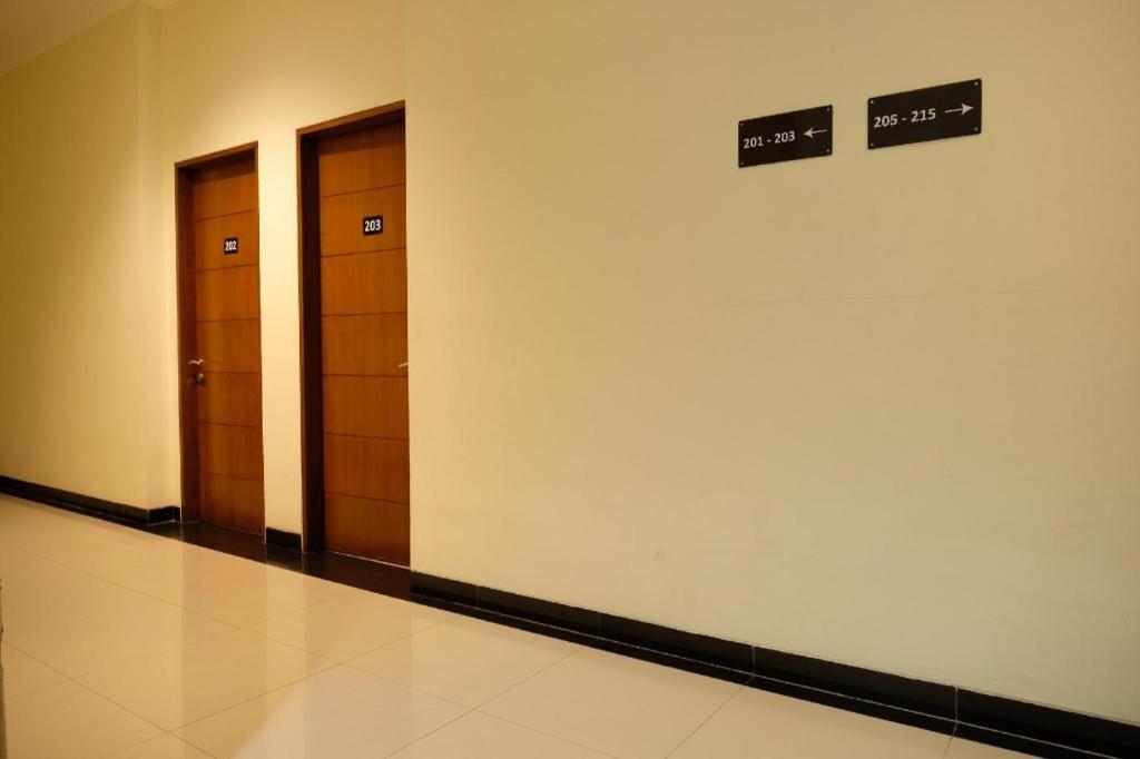 Oyo 1616 Hotel Central City 2 Tanjung Pandan Exterior foto