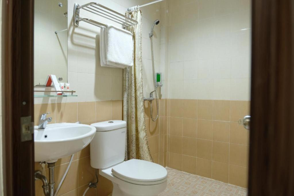 Oyo 1616 Hotel Central City 2 Tanjung Pandan Exterior foto