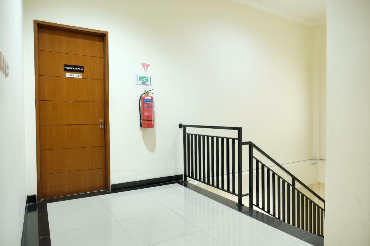 Oyo 1616 Hotel Central City 2 Tanjung Pandan Exterior foto