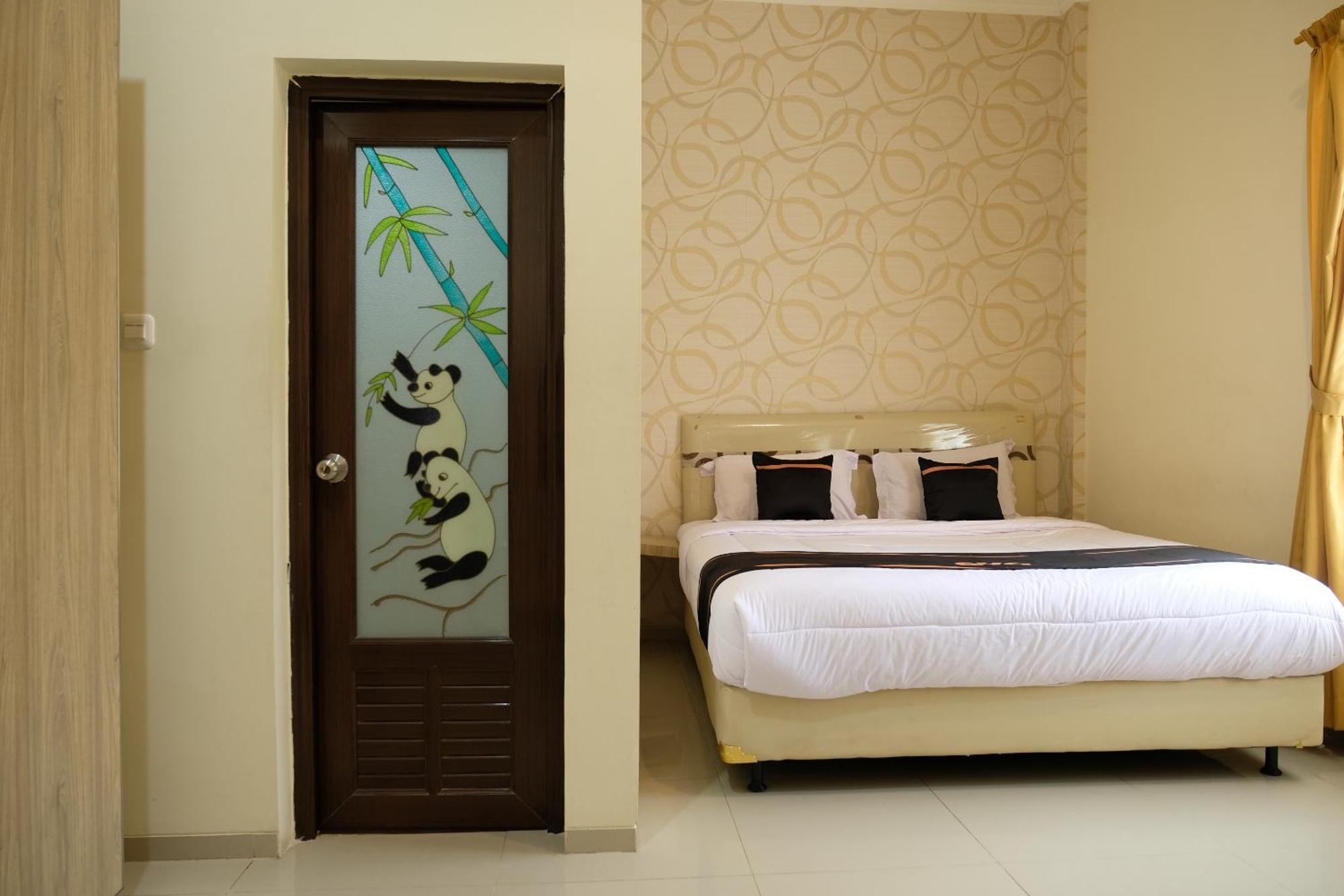 Oyo 1616 Hotel Central City 2 Tanjung Pandan Exterior foto